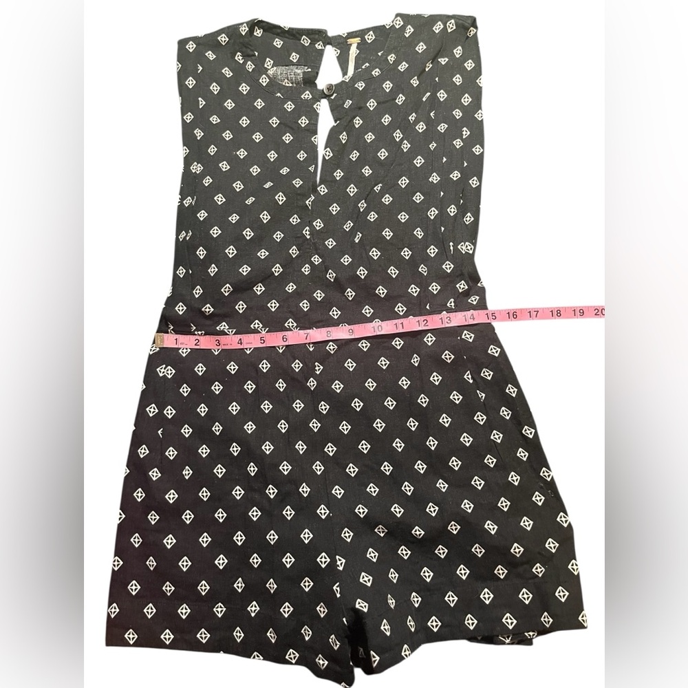 Free People Ashley black white diamond print sleeveless Romper size XS pre-owned - Picture 6 of 11